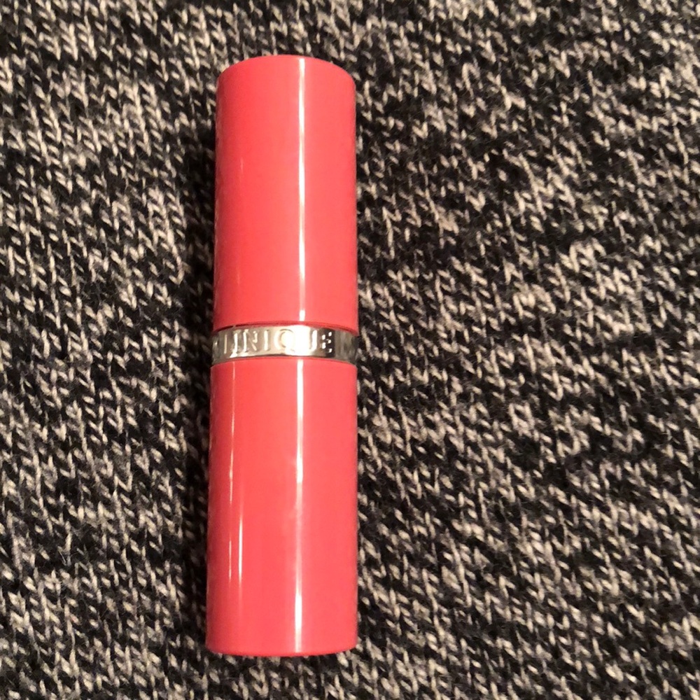 Clinique lipstick Matte Petal